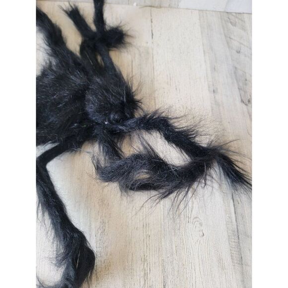Large fuzzy tarantula spider Halloween scary pop decor - Picture 10 of 14